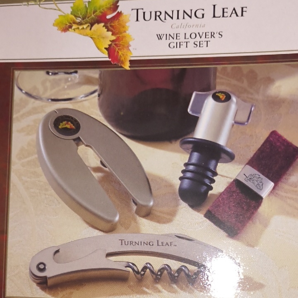 Turning Leaf Wine Lover's Gift Set - Silver